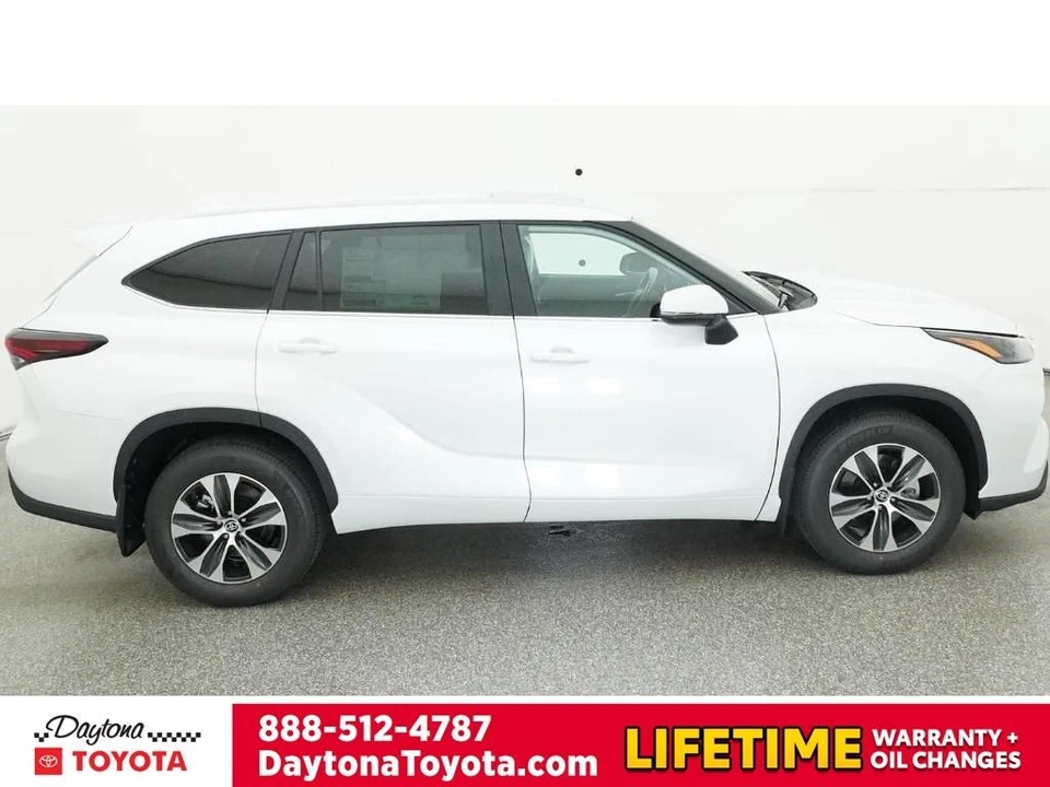 2026 Toyota Highlander - Image 11 of 12