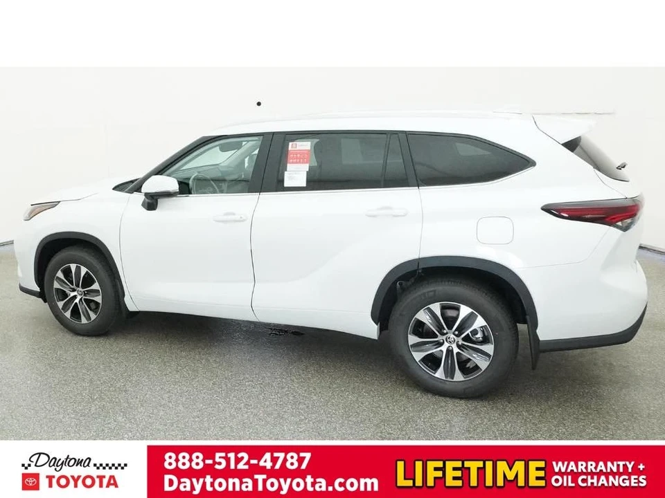 2026 Toyota Highlander - Image 4 of 12