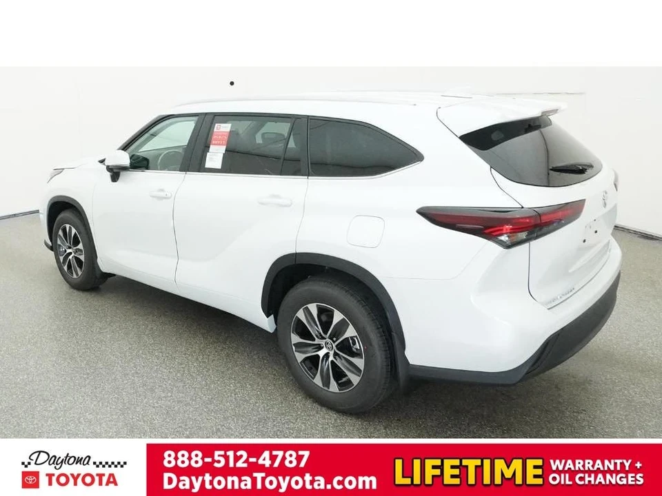 2026 Toyota Highlander - Image 5 of 12