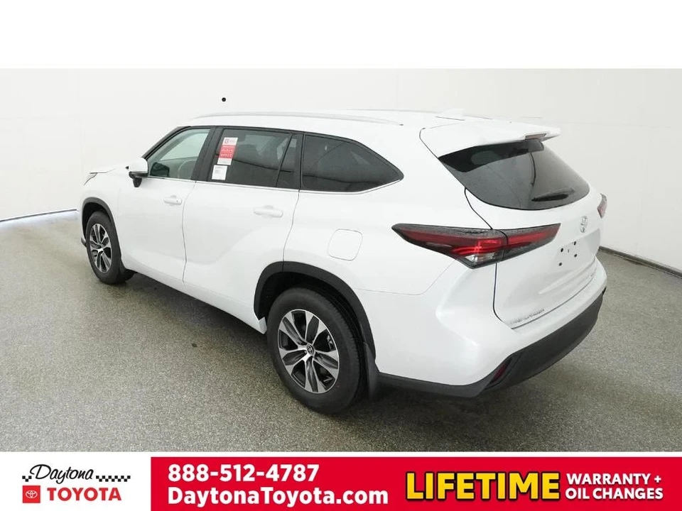 2026 Toyota Highlander - Image 5 of 12