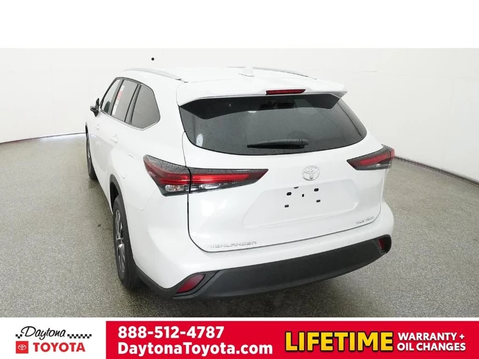2026 Toyota Highlander - Image 6 of 12