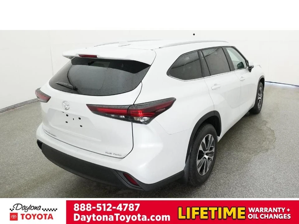 2026 Toyota Highlander - Image 8 of 12