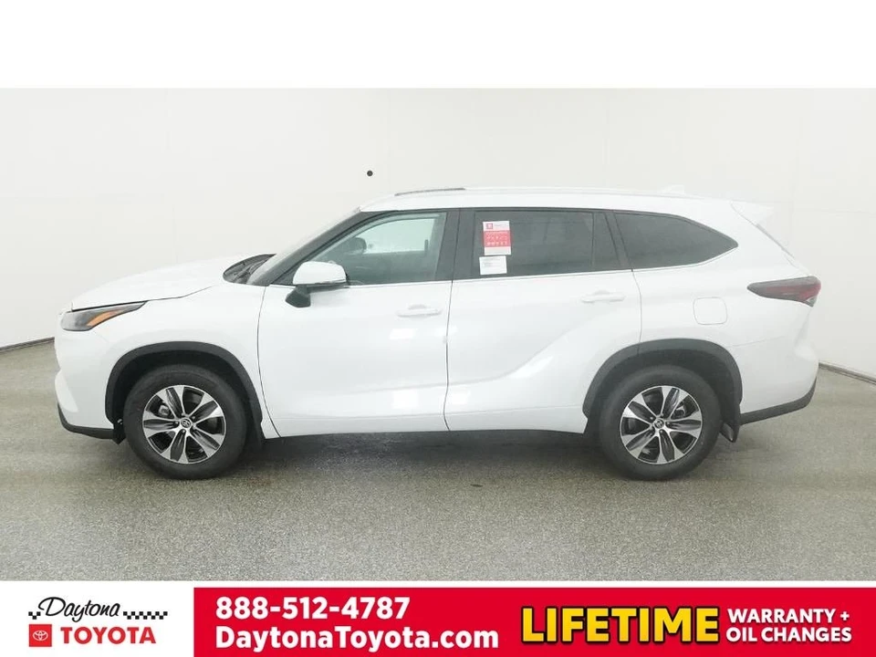 2026 Toyota Highlander - Image 3 of 12