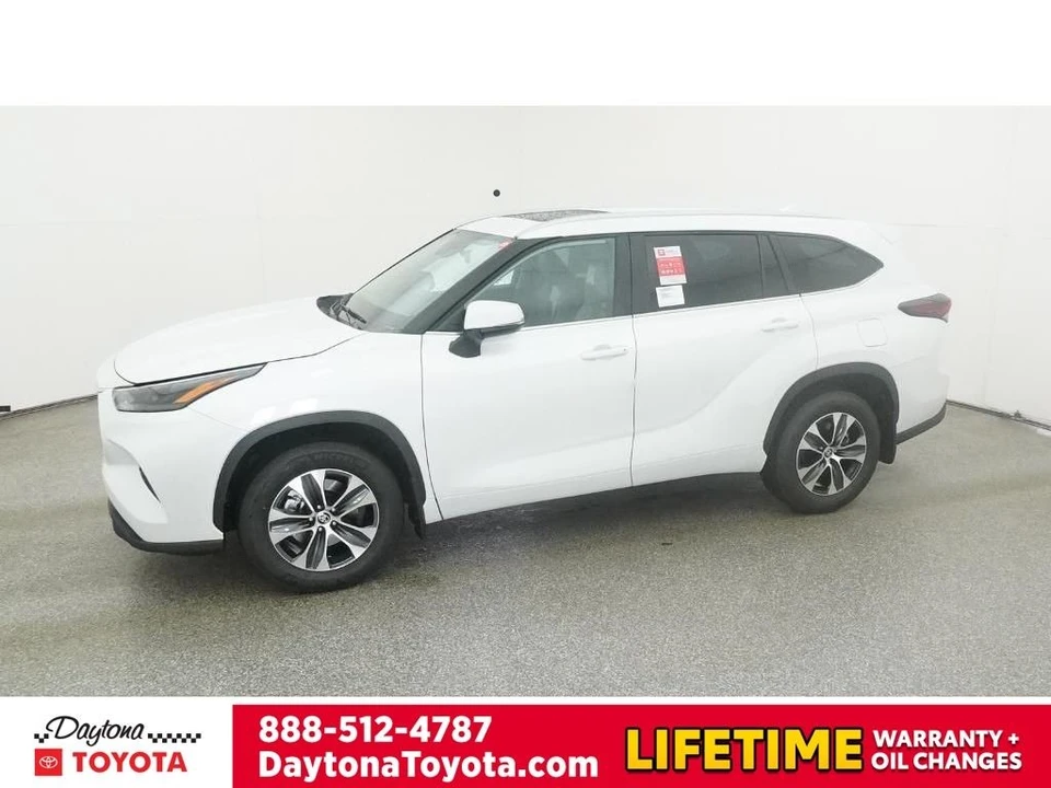 2026 Toyota Highlander - Image 2 of 12