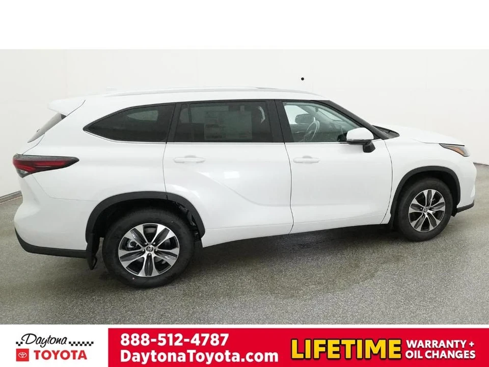 2026 Toyota Highlander - Image 10 of 12