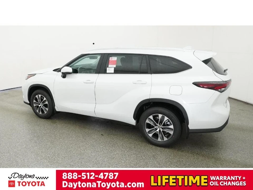2026 Toyota Highlander - Image 4 of 12
