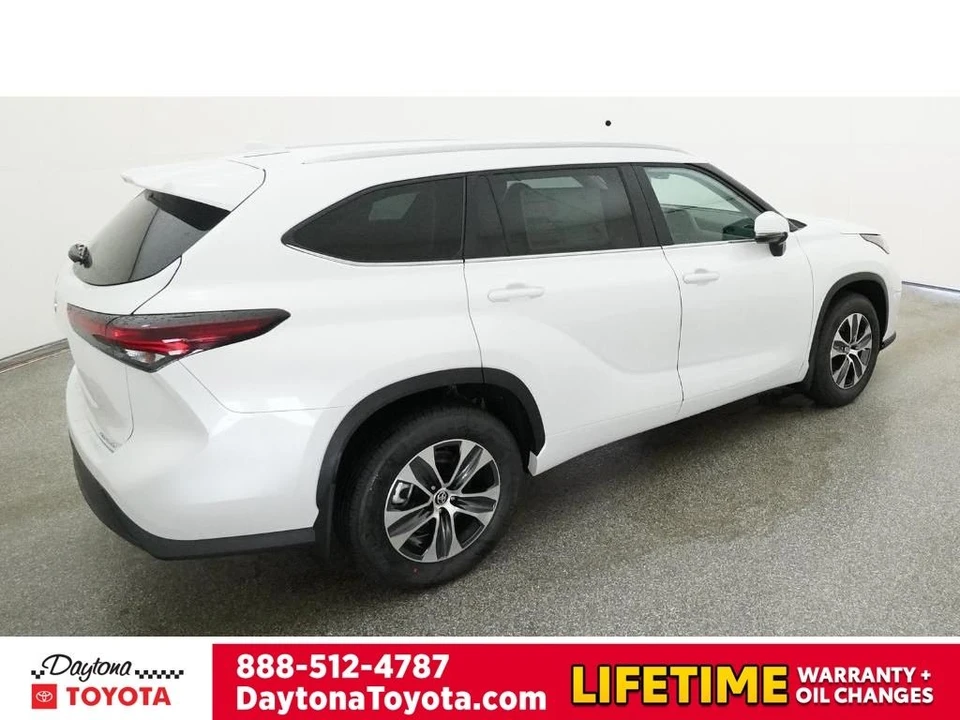 2026 Toyota Highlander - Image 9 of 12