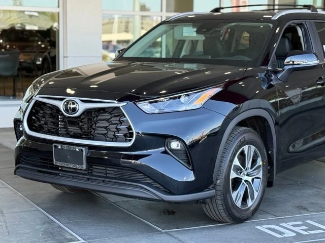 2026 Toyota Highlander - Image 3 of 12