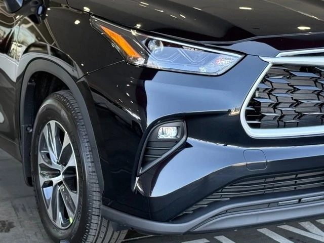2026 Toyota Highlander - Image 8 of 12