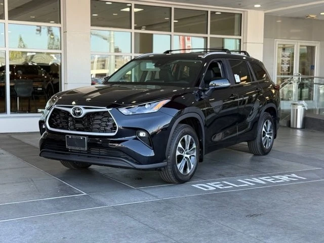 2026 Toyota Highlander - Image 2 of 12