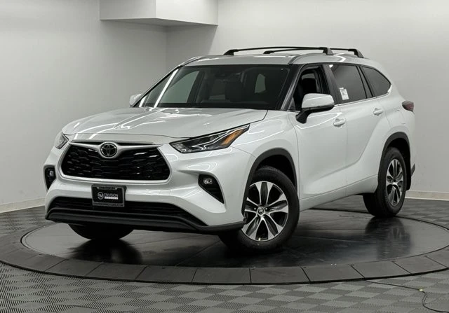 2026 Toyota Highlander - Image 2 of 12