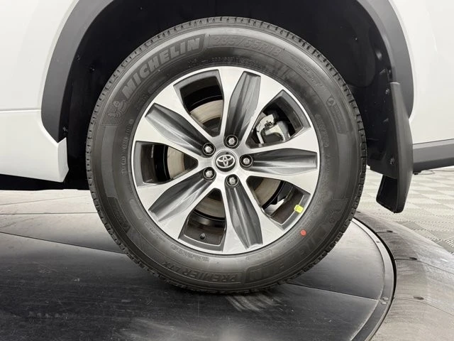 2026 Toyota Highlander - Image 12 of 12
