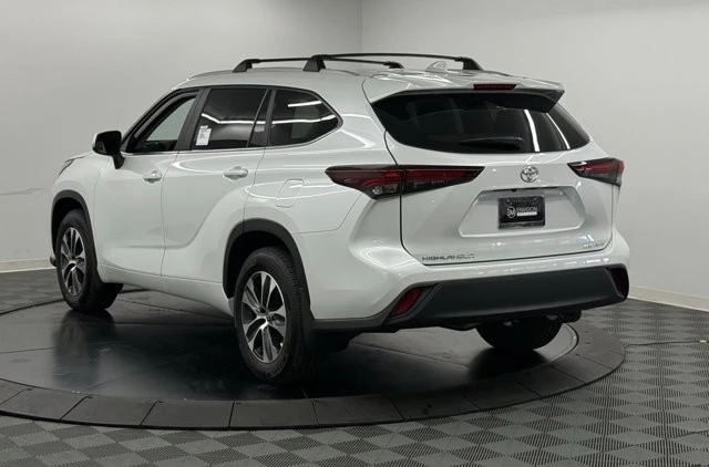 2026 Toyota Highlander - Image 10 of 12