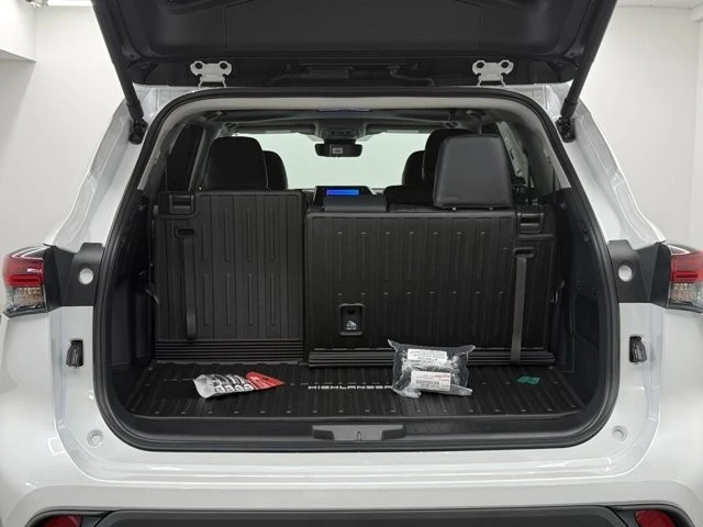 2026 Toyota Highlander - Image 11 of 12
