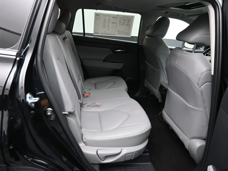 2026 Toyota Highlander - Image 26 of 31
