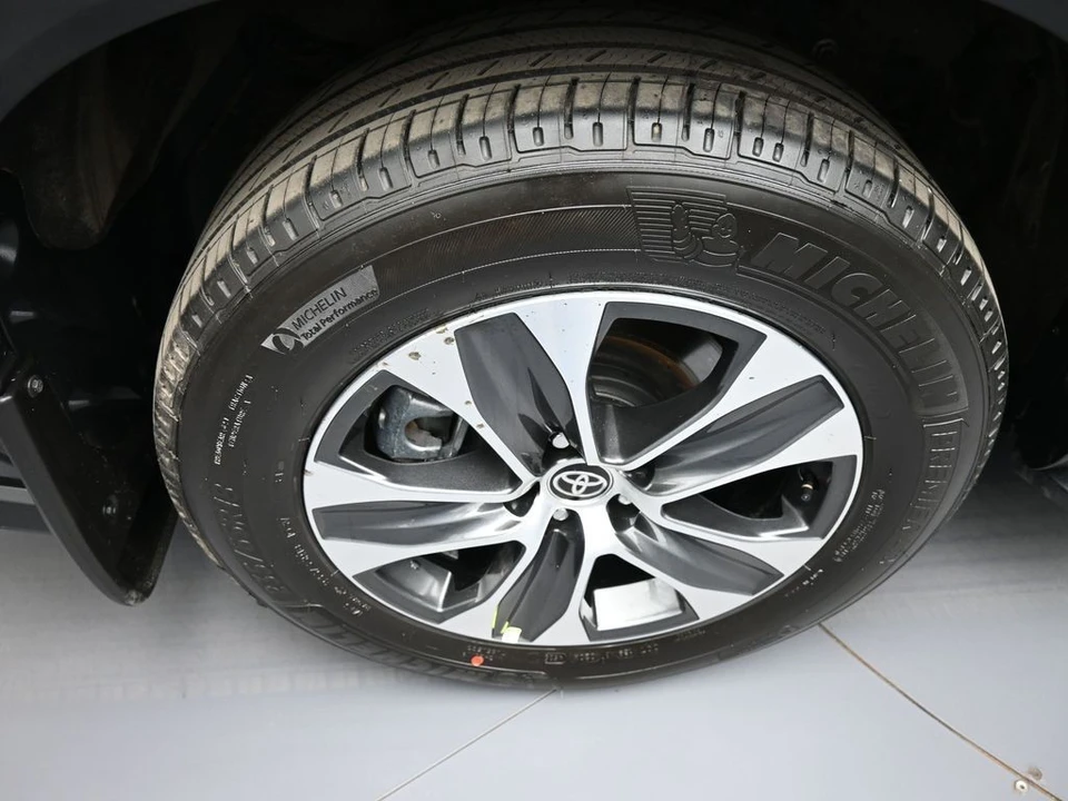 2026 Toyota Highlander - Image 12 of 31