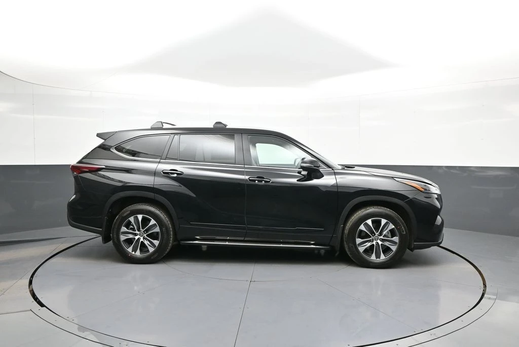 2026 Toyota Highlander - Image 5 of 31