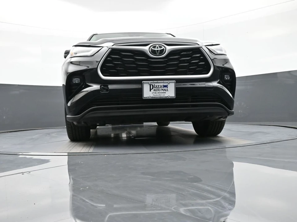 2026 Toyota Highlander - Image 29 of 31