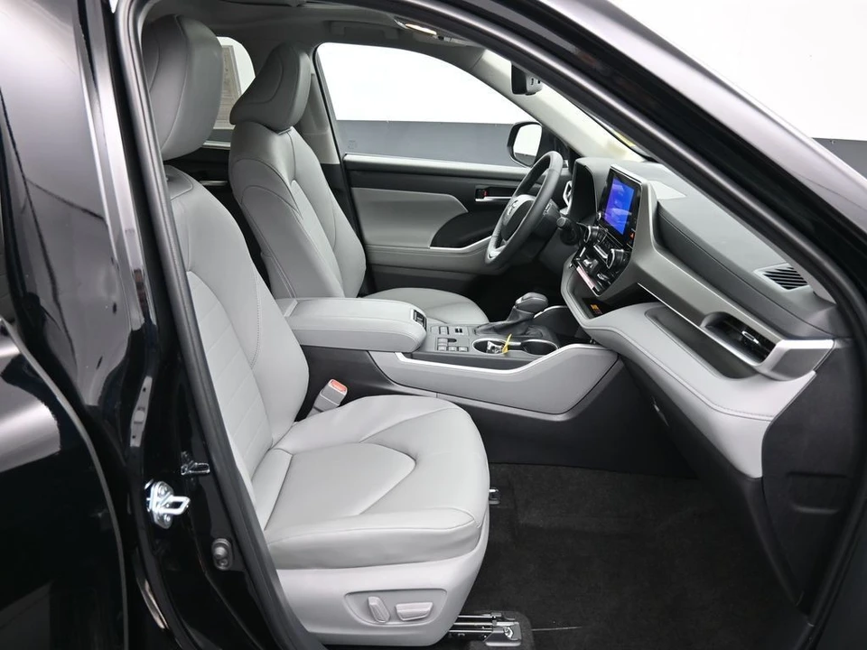 2026 Toyota Highlander - Image 27 of 31