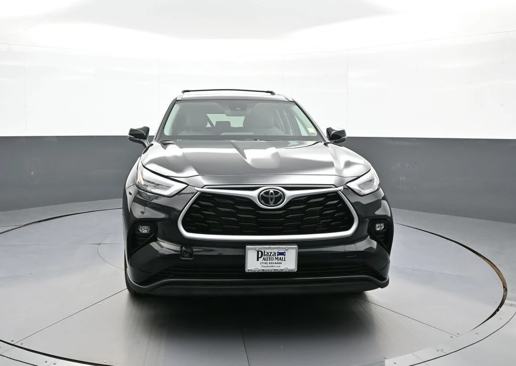 2026 Toyota Highlander - Image 2 of 31