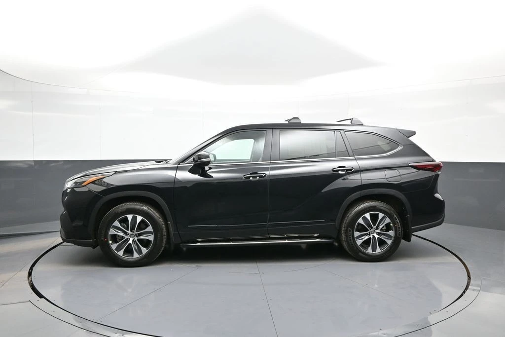 2026 Toyota Highlander - Image 9 of 31