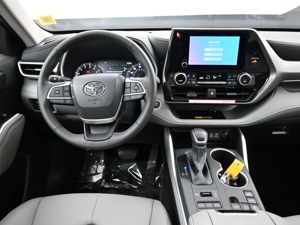 2026 Toyota Highlander - Image 20 of 31