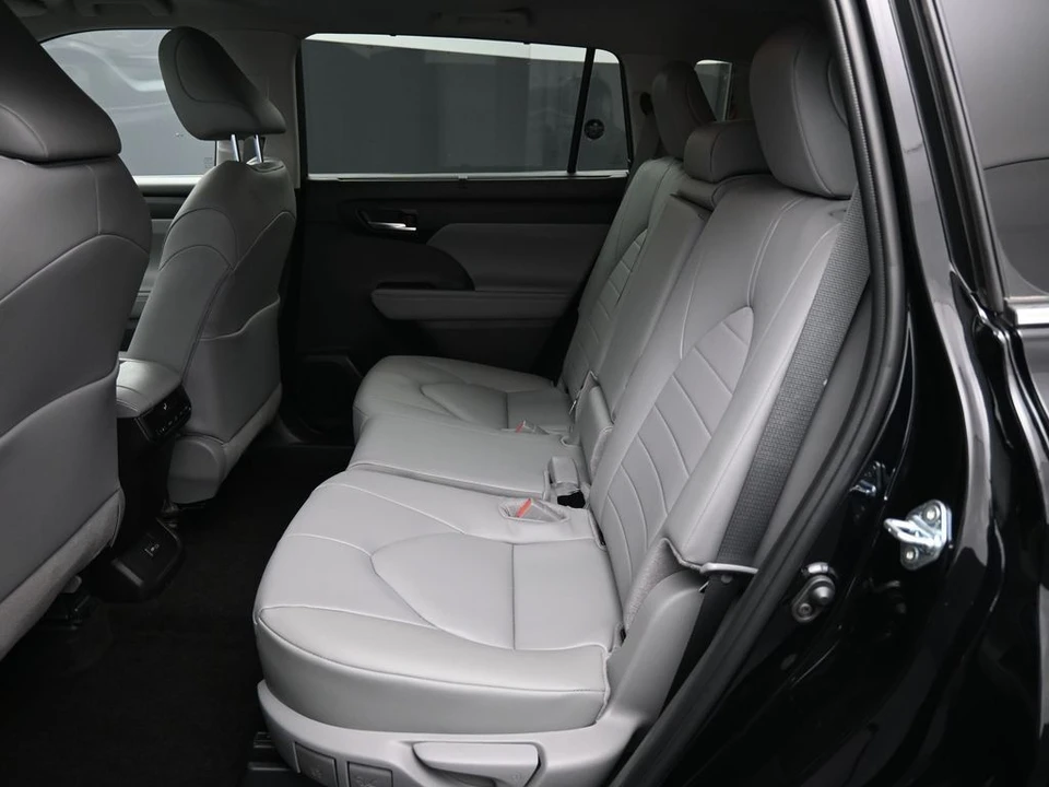 2026 Toyota Highlander - Image 22 of 31