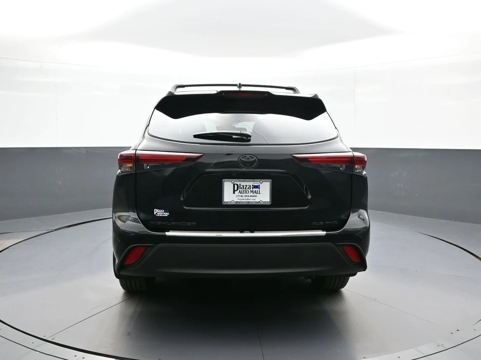 2026 Toyota Highlander - Image 7 of 31
