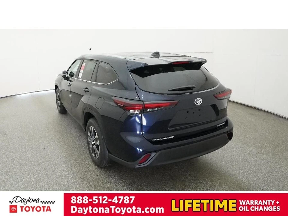 2026 Toyota Highlander - Image 6 of 12