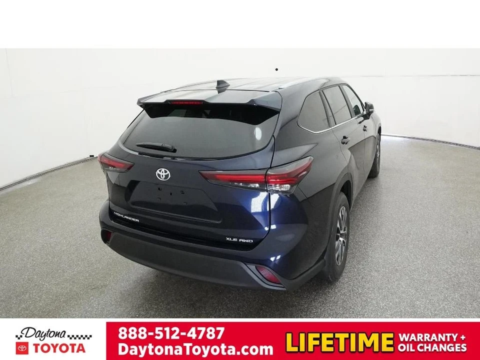 2026 Toyota Highlander - Image 8 of 12