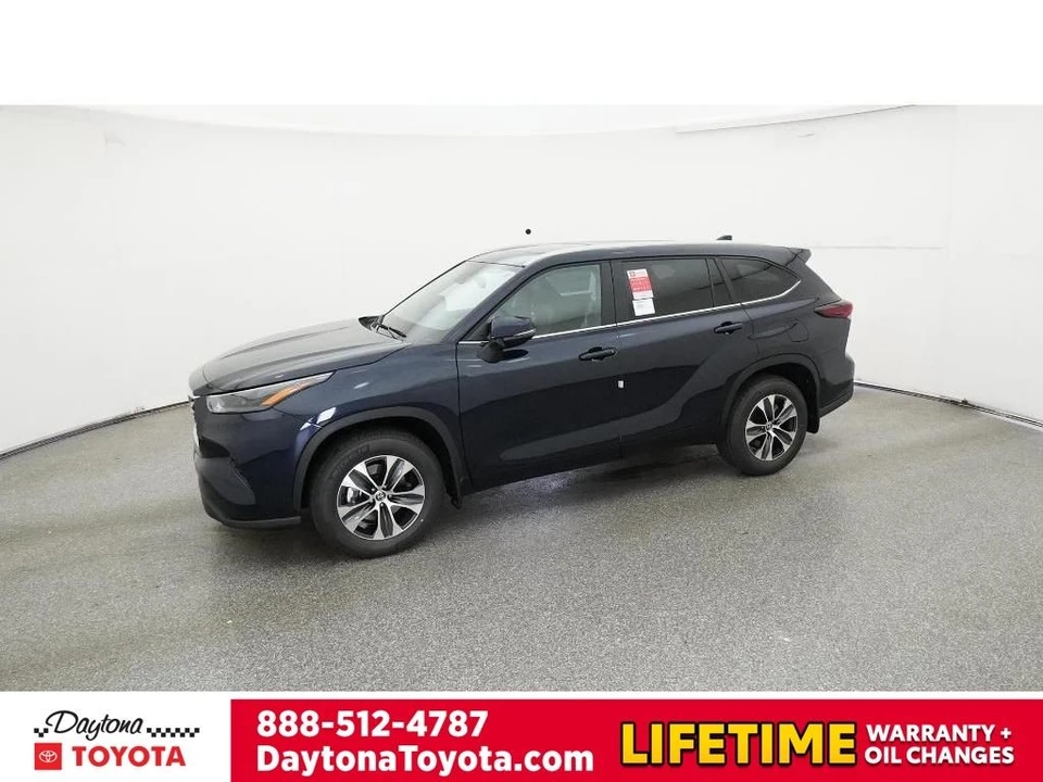 2026 Toyota Highlander - Image 2 of 12
