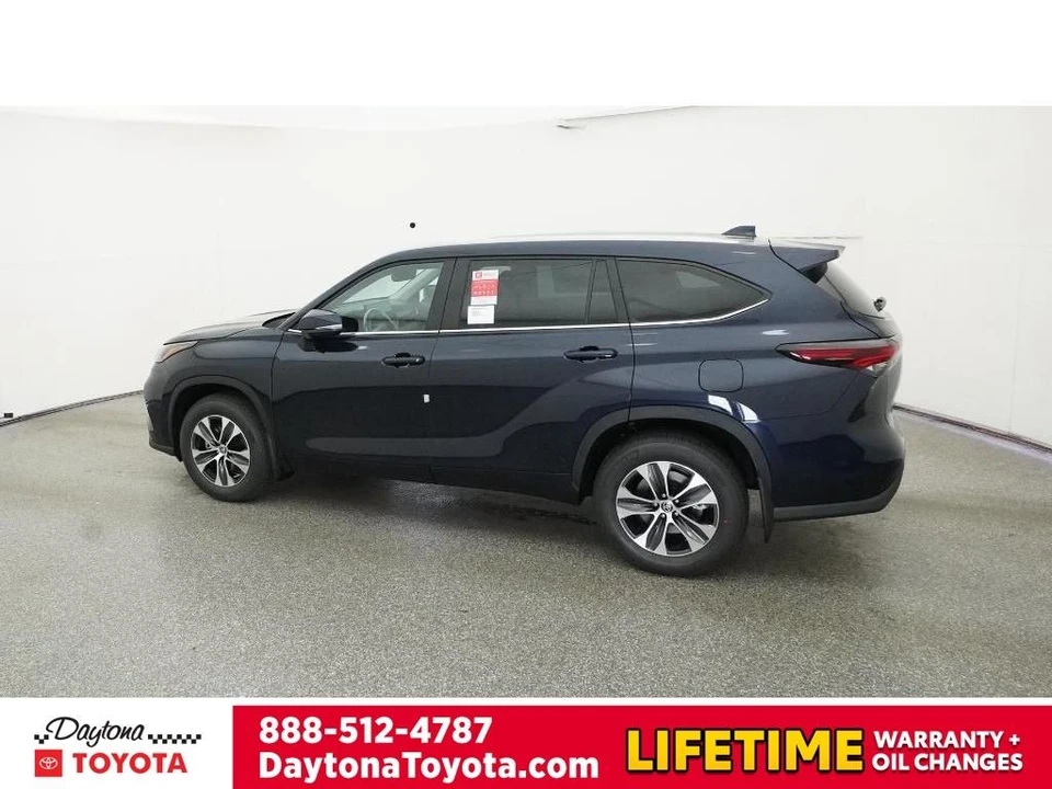 2026 Toyota Highlander - Image 4 of 12