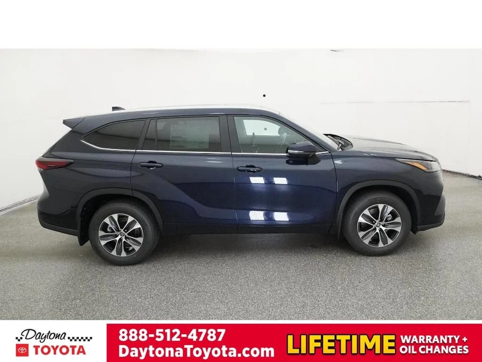 2026 Toyota Highlander - Image 11 of 12