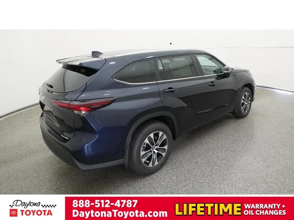 2026 Toyota Highlander - Image 9 of 12