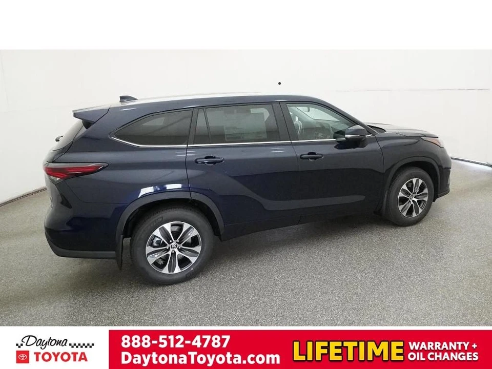 2026 Toyota Highlander - Image 10 of 12