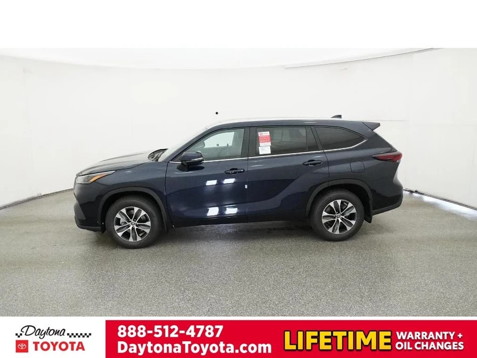 2026 Toyota Highlander - Image 3 of 12