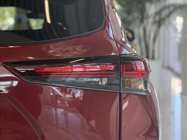 2026 Toyota Highlander - Image 7 of 12