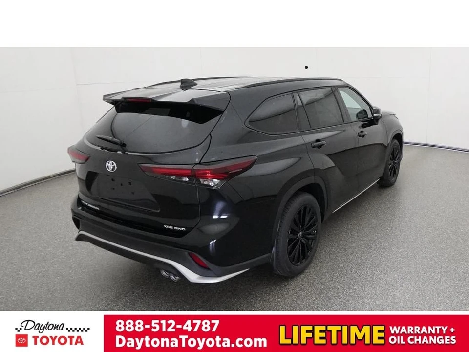 2026 Toyota Highlander - Image 8 of 12