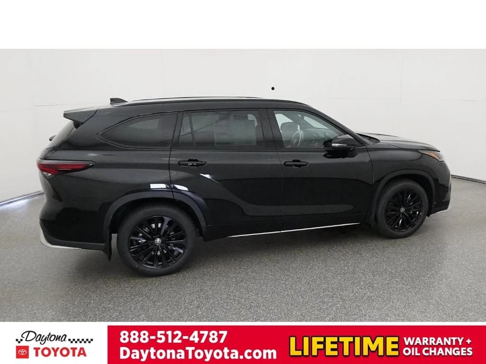 2026 Toyota Highlander - Image 10 of 12