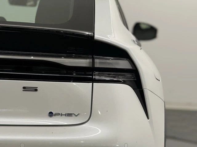 2026 Toyota Prius 5th Gen - Image 7 of 12