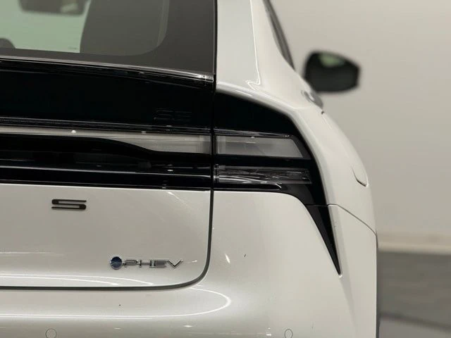 2026 Toyota Prius 5th Gen - Image 7 of 12