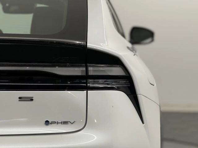 2026 Toyota Prius 5th Gen - Image 7 of 12