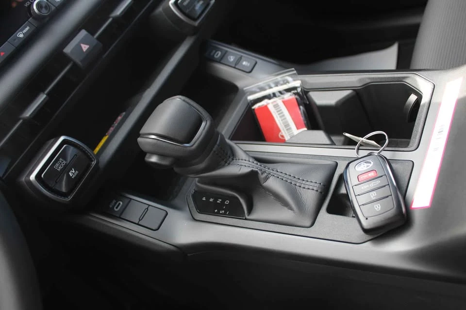 2026 Toyota RAV4 5th Gen - Image 16 of 20