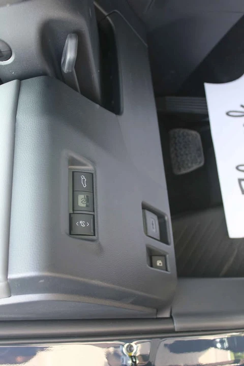 2026 Toyota RAV4 5th Gen - Image 13 of 20