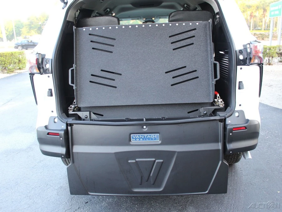 2026 Toyota Sienna 4th Gen - Image 12 of 12