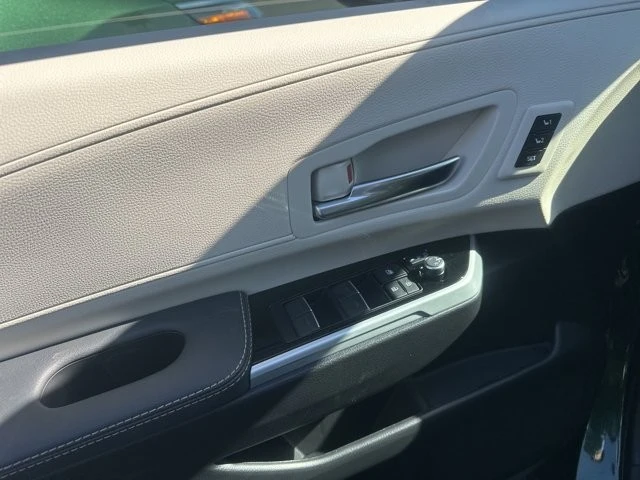 2026 Toyota Sienna 4th Gen - Image 5 of 15