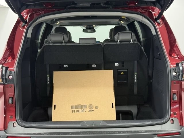 2026 Toyota Sienna 4th Gen - Image 11 of 12