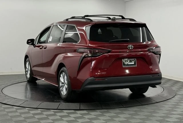 2026 Toyota Sienna 4th Gen - Image 10 of 12