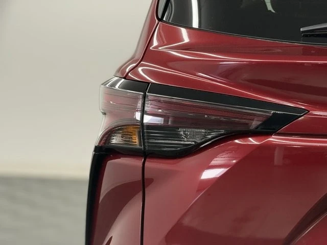 2026 Toyota Sienna 4th Gen - Image 9 of 12