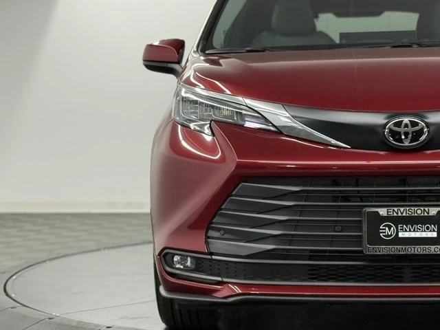 2026 Toyota Sienna 4th Gen - Image 4 of 12